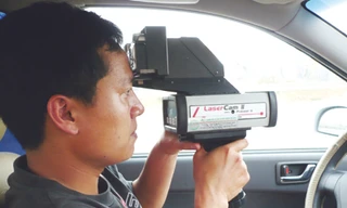 CSGT cải trang bắn tốc độ