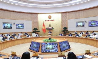 Chính phủ chỉ đạo về giá vàng, tiền lương 