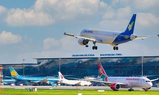 Cao điểm Tết: Máy bay hết sạch chỗ, vé xe khách không mua nổi 