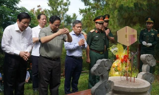 Thủ tướng Phạm Minh Chính dâng hương, viếng mộ Đại tướng Võ Nguyên Giáp
