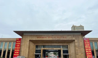 Trung Quốc ‘phá băng’ cửa khẩu biên giới, Việt Nam được lợi - hại gì?