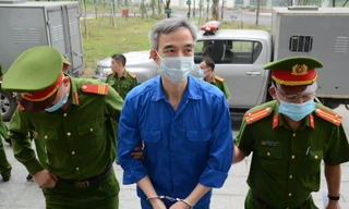 [CLIP] Dẫn giải ông Nguyễn Quang Tuấn cùng đồng phạm đến tòa 