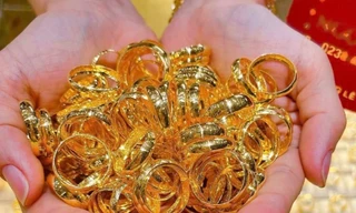 'Tôi bán 100 chỉ vàng nhẫn lãi trên 300 triệu đồng'