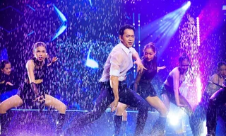 Ngân hàng có chủ tịch nhảy cực bốc 'Cô đơn trên sofa' làm ăn ra sao?