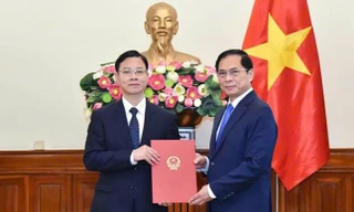 Thứ trưởng Bộ Ngoại giao Ngô Lê Văn nhận thêm chức vụ mới