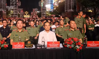 Hàng nghìn người theo dõi gala âm nhạc vinh quang Công an Nhân dân Việt Nam 