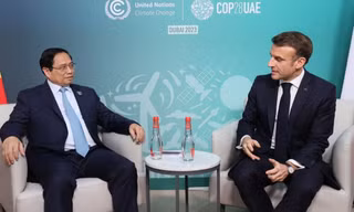 Thủ tướng gặp Tổng thống Pháp, đề nghị hỗ trợ Việt Nam bảo tồn các di tích lịch sử