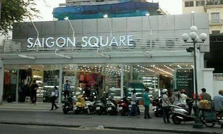 Đột kích 'thiên đường mua sắm' hàng nhái Louis Vuitton, Hermes ở TPHCM 