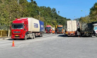 Nông sản Việt ùn ùn qua cửa khẩu Lạng Sơn xuất Trung Quốc