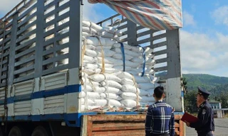 Cửa khẩu quốc tế ở Quảng Trị đón lô hàng đầu tiên trong năm mới