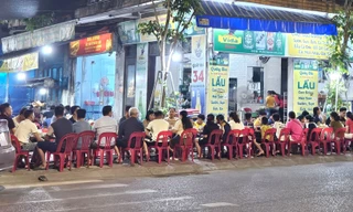 Quán bia đông nghịt người 'hạ nhiệt' nóng bức kỷ lục