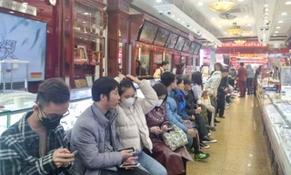 Kỳ lạ việc mua bán vàng 