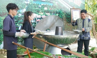 Tận thấy nồi lẩu mắm 'độc nhất vô nhị' Việt Nam 