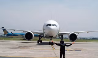 2 máy bay va chạm tại Nội Bài