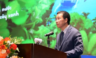 Chủ tịch ngân hàng nói về việc trồng 1 triệu cây xanh ở Trường Sa