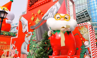 Ông già Noel, người tuyết khổng lồ 'đổ bộ' trung tâm thương mại Hà Nội 