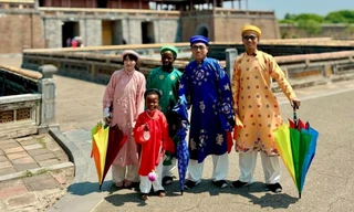 'Cậu bé châu Phi' nổi tiếng du lịch Việt Nam 