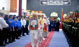 Tiễn đưa nguyên Trưởng ban Tổ chức Trung ương Lê Phước Thọ về đất mẹ