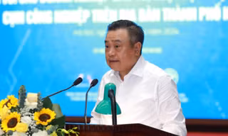 Chủ tịch Hà Nội ngưỡng mộ doanh nghiệp 'vượt qua rừng thủ tục hành chính'