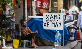 Hà Nội quyết dẹp 'cây xăng di động' bán vỉa hè