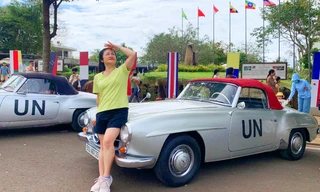 Du khách đua nhau check-in với dàn xe cổ cực hiếm của ông Đặng Lê Nguyên Vũ 