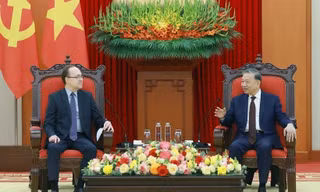 Tổng Bí thư Tô Lâm tiếp Đại sứ Nga tại Việt Nam Gennady Bezdetko. (Ảnh: TTXVN)