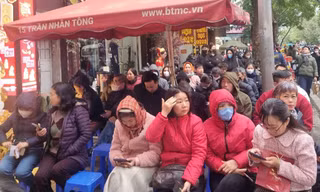 Giá vàng tăng, khách đông nghịt nhưng điều lạ lùng xảy ra