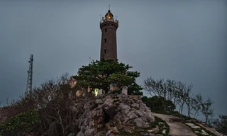 Tận thấy ngọn hải đăng cổ 'mắt ngọc Long Châu' ở Việt Nam