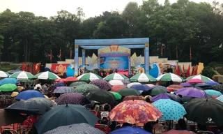 Khai hội Đền Hùng trong mưa phùn, rét nàng Bân