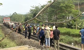 Hai bé gái tử vong khi băng qua đường sắt