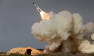 Tên lửa S-200 được bắn đi từ Iran trong một cuộc diễn tập. Ảnh: ISNA.