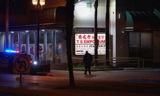 Cảnh sát phản ứng với vụ nổ súng ở Monterey Park. Ảnh: Reuters.