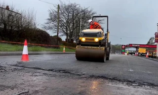 Đoạn đường được trải nhựa làm từ hơn 100.000 chiếc bỉm tái chế. Ảnh: The Washington Post.