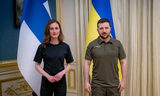 Thủ tướng Phần Lan Sanna Marin và Tổng thống Ukraine Volodymyr Zelensky ngày 26/5/2022. Ảnh: Getty Images.