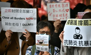 Ngày 3/2, người dân Hong Kong biểu tình yêu cầu đóng cửa toàn bộ biên giới với Trung Quốc đại lục. Ảnh: Getty.