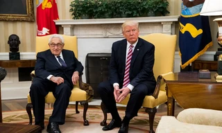 Ông Henry Kissinger gặp Tổng thống Donald Trump tại Nhà Trắng vào tháng 5/2017. Ông Trump đã đến thăm ông Kissinger vào năm trước đó, trong chiến dịch tranh cử tổng thống. Ảnh: The New York Times.