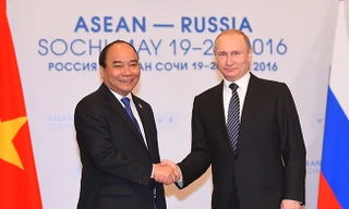 Thủ tướng Nguyễn Xuân Phúc hội kiến Tổng thống Nga Vladimir Putin ngày 19/5/2016 tại TP. Sochi. Ảnh: baochinhphu.vn.