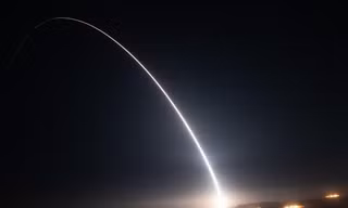 Tên lửa Minuteman III của Mỹ được phóng đi trong buổi thử nghiệm ngày 11/08/2021. Ảnh: Lực lượng Không gian Mỹ.