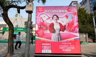 Bảng quảng cáo cổ động Lễ hội mua sắm Ngày Độc thân 11/11 ở Bắc Kinh (chụp ngày 7/11/2024). Ảnh: AP.