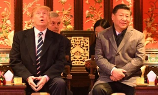 Tổng thống Mỹ Donald Trump và Chủ tịch Trung Quốc Tập Cận Bình trong chuyến thăm Tử cấm thành ở Bắc Kinh ngày 8/11/2017. Ảnh: Getty Images.