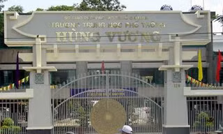 Trường THPT Hùng Vương sửa đáp án nâng điểm cho HS