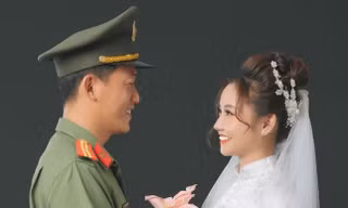 Nữ phóng viên 3 lần hoãn cưới để phòng chống dịch