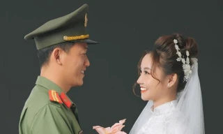 Nữ phóng viên 3 lần hoãn cưới để phòng chống dịch