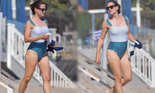 Vợ cũ tài tử 'Batman' U50 vẫn quá trẻ đẹp gợi cảm