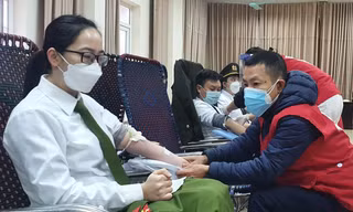 Gần 100 cán bộ, chiến sĩ công an tỉnh Thanh Hóa tham gia Chủ nhật Đỏ
