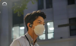 Chàng trai làm hướng dẫn viên 'gây sốt' vì góc nghiêng như diễn viên Hàn, nhiều bạn nữ xin info