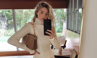 Thiên thần nội y Elsa Hosk khoe eo siêu nhỏ khó tin sau 3 tuần sinh con