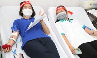 Sinh viên Trường ĐH Giao thông vận tải hiến máu Chủ nhật Đỏ dịp cuối năm