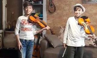 Anh em sinh đôi người Ý biểu diễn violin cực hay khi cách ly tại nhà