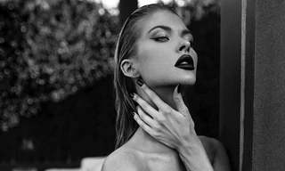 Người mẫu Erin Michelle Cummins hở bạo 'nhức mắt' trên Playboy